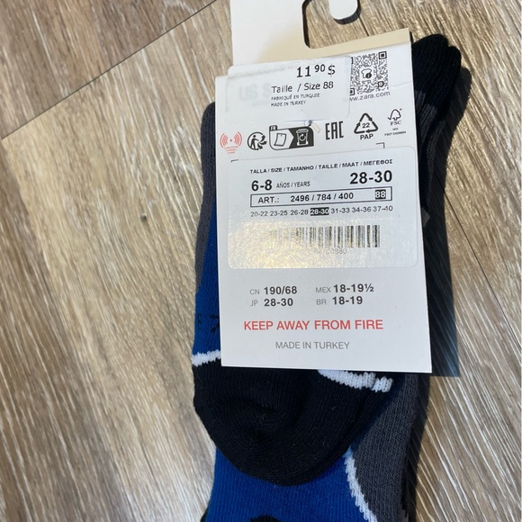 Girls toque and socks - Picture 5 of 5